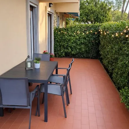 Tyrrena Apartment *